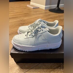 Nike Air Force 1 Pixel